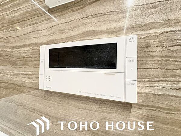 スイッチ一つで設定温度まで自動で湯温を上げてくれる機能付。いつでも沸きたてのお風呂で温まって頂けます。