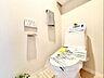 トイレ：毎日使う場所だからこそ、使い勝手を考慮しました。白を基調に、飽きのこない空間に。