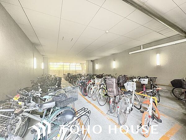 敷地内駐輪場。