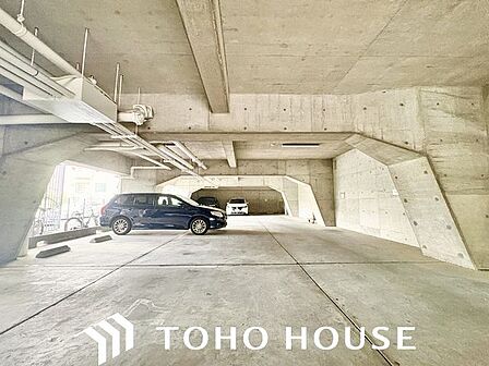 敷地内駐車場。