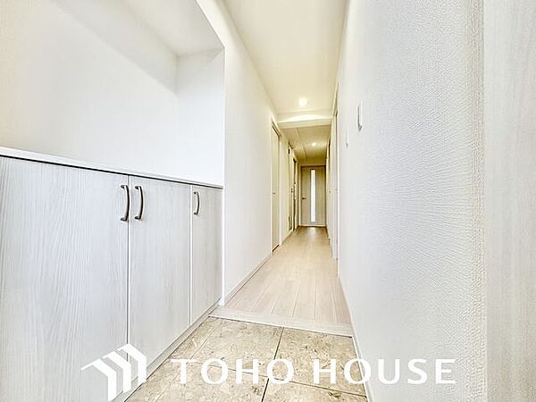 玄関はお家の顔としてすっきりとした素敵な空間に。印象のよい玄関は爽やかな住まいへの入り口です。