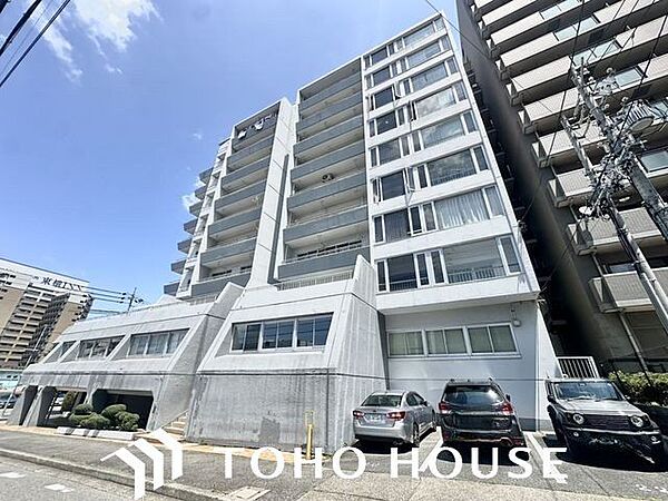 爽やかな青空の下に贅沢なほどに降り注ぐ陽光、豊かな居住性。クオリティが見事に調和した住空間。