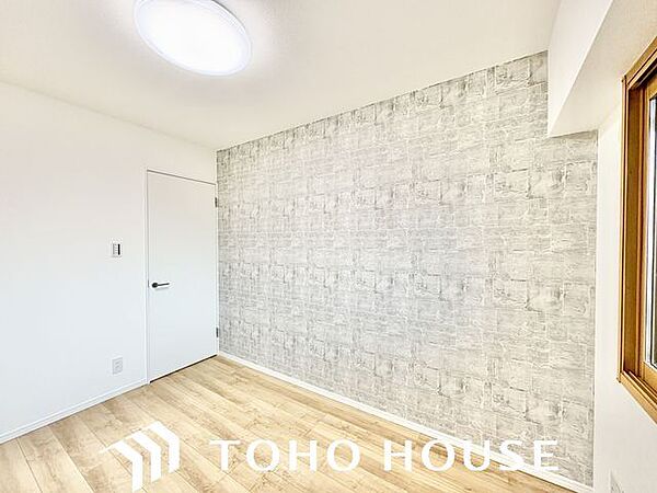 過ぎ行く時間をゆったりと感じることができる落ち着いたお部屋。プライベートな時間を満喫できます。