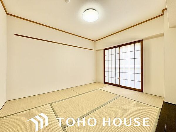 和室は心落ち着く空間。家族団らんや来客時の客間等々、多目的に活用出来る便利なスペースです。