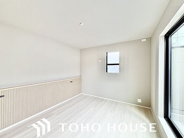 一日の疲れをいやしてくれる主寝室。時を忘れて過ごす場所として過ごせるお部屋。