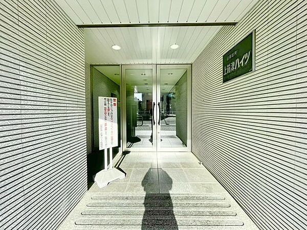 エントランスは、まさに顔となる場所。満ち足りたプライベートシーンへと誘う気品があります。