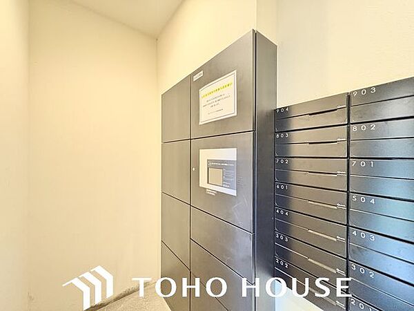 宅配ＢＯＸ。お仕事やお出かけで荷物が受け取れない時も大変便利です。