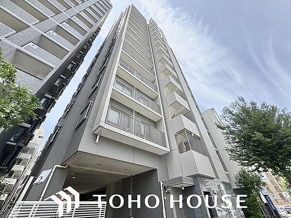 爽やかな青空の下に贅沢なほどに降り注ぐ陽光、豊かな居住性。クオリティが見事に調和した住空間。