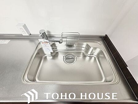 調理器具や食器類もゆったり洗えるシンクが嬉しいですね。