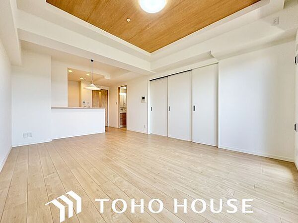 家族の温かさと陽光の暖かさ、楽しい毎日と明るい未来を予感させる「空間が織り成すひとつ先の住み心地」