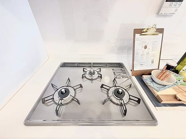 料理の幅が広がる、同時進行できる3口コンロのキッチン。