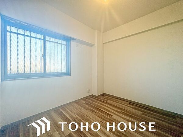 一日の疲れをいやしてくれる主寝室。時を忘れて過ごす場所として過ごせるお部屋。