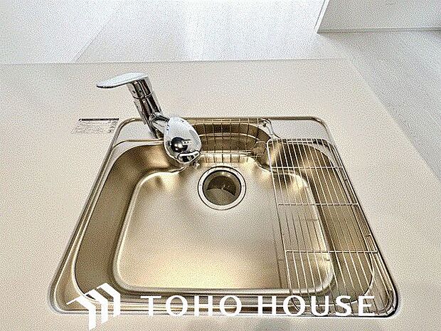 調理器具や食器類もゆったり洗えるシンクが嬉しいですね。