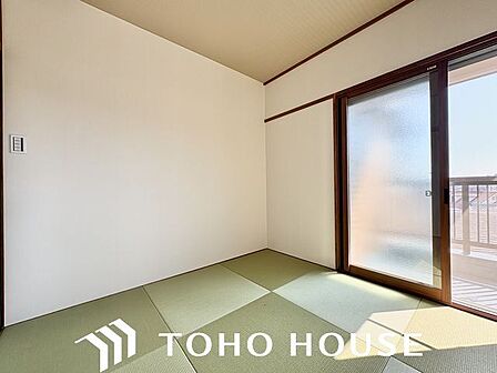 和室は心落ち着く空間。家族団らんや来客時の客間等々、多目的に活用出来る便利なスペースです。