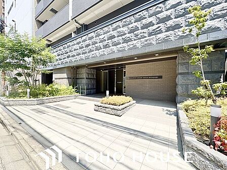 外と内をつなぐエントランスはまさに顔となる場所。満ち足りたプライベートシーンへと誘う気品があります。
