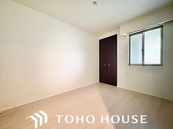 過ぎ行く時間をゆったりと感じることができる落ち着いたお部屋。プライベートな時間を満喫できます。