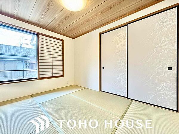 和室は心落ち着く空間。家族団らんや来客時の客間等々、多目的に活用出来る便利なスペースです。