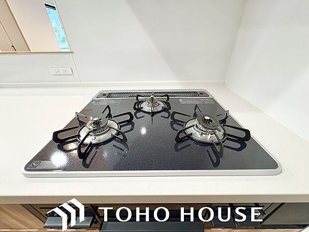 忙しいときでも一度にたくさんの料理が作れる3口コンロ。使い勝手の良さを考えました。
