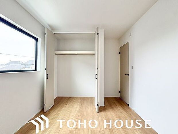 無駄を省き有効に活用した収納スペース。細々したモノを片付けられて便利です。