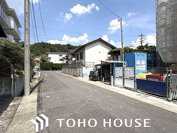 お住まい探しの中で是非チェックして頂きたいのが、前面道路の交通量と安全性、周辺の幹線道路の状況、抜け道等の状況です。毎日通る場所だからこそ、ご納得頂ける環境であってほしいと思います。