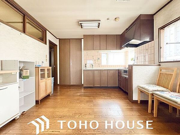 家族の温かさと陽光の暖かさ、楽しい毎日と明るい未来を予感させる「空間が織り成すひとつ先の住み心地」