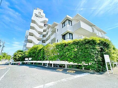 時代と共に変わりゆく街並みと、住む人の変わらない思いを融合。いつまでも誇りに思える住まいへ。