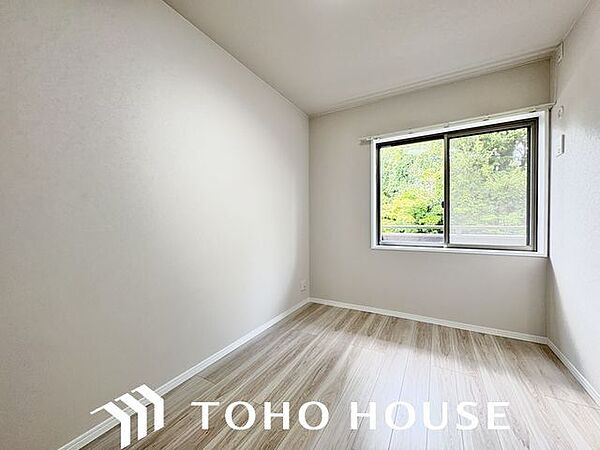 過ぎ行く時間をゆったりと感じることができる落ち着いたお部屋。プライベートな時間を満喫できます。