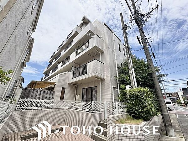 爽やかな青空の下に贅沢なほどに降り注ぐ陽光、豊かな居住性。クオリティが見事に調和した住空間。