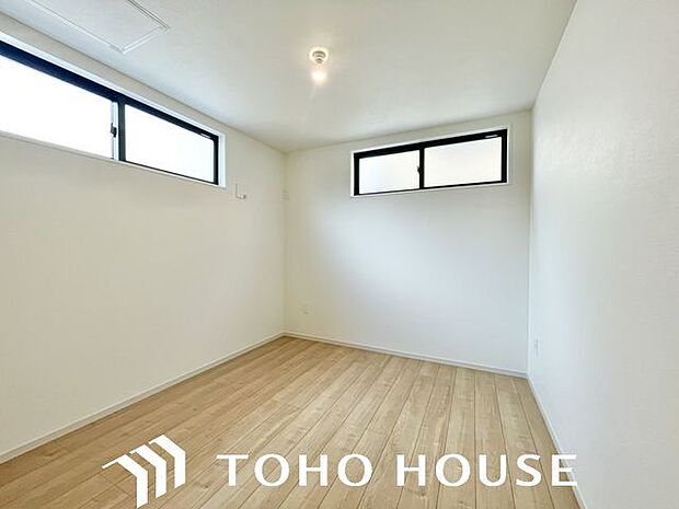 一日の疲れをいやしてくれる主寝室。時を忘れて過ごす場所として過ごせるお部屋。