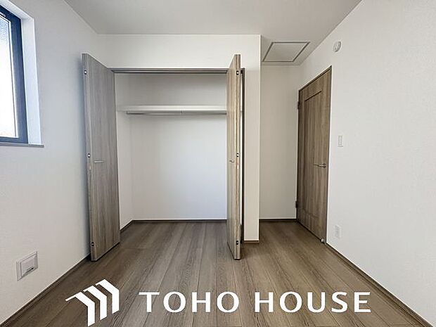 無駄を省き有効に活用した収納スペース。細々したモノを片付けられて便利です。