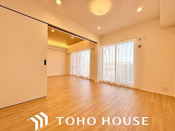 一日の疲れをいやしてくれる主寝室。時を忘れて過ごす場所として過ごせるお部屋。
