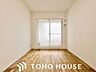 室内：過ぎ行く時間をゆったりと感じることができる落ち着いたお部屋。プライベートな時間を満喫できます。