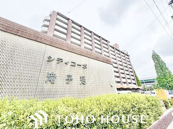 陽射しとともに少しづつ装いを変える街の景観。この街ならではの美しい風景とここから紡がれる家族の物語。