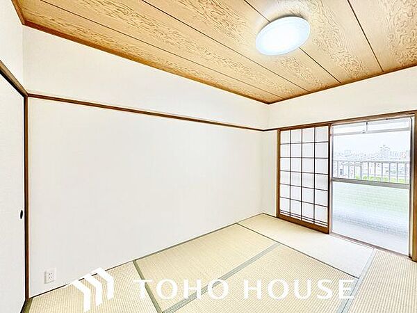 明るい日差しが差し込む空間。美しい街並みと穏やかな住環境でやすらぎの暮らしを叶えます。