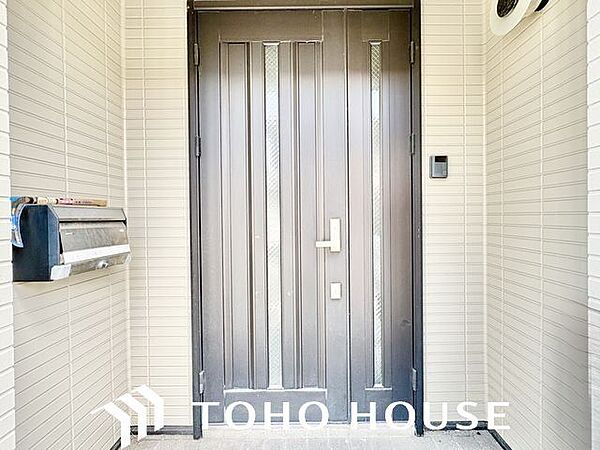 玄関はお家の顔としてすっきりとした素敵な空間に。印象のよい玄関は爽やかな住まいへの入り口です。