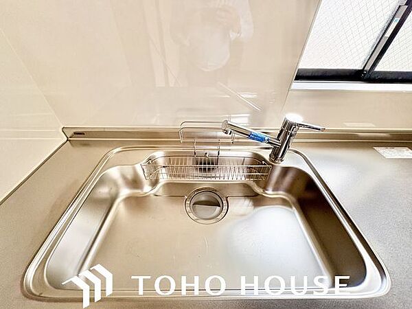 調理器具や食器類もゆったり洗えるシンクが嬉しいですね。