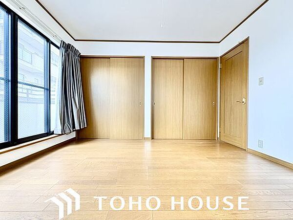 住まう方自身でカスタマイズして頂けるように「シンプル」にデザインされた室内。