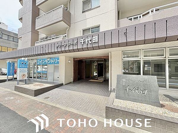 外と内をつなぐエントランスは、まさに顔となる場所。シンプルながらも上質な空間を作り出します。
