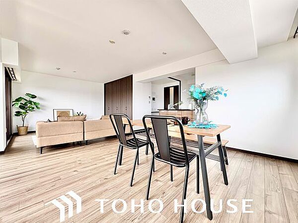 太陽の恵みを一気に受けた明るくあたたかいお住まい。吹きぬける風を感じながら爽やかで風通しの良い暮らし。
