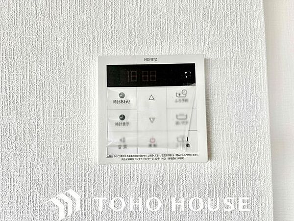 キッチンから追炊きができるリモコン。多彩な機能満載のリモコンは、毎日のお湯ライフをより楽しく便利に。