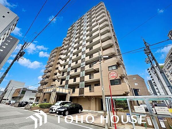 一日のはじまり、一日の終わり、お住まいは変わらずご家族を見守り、受け入れてくれます。（空の加工を生成AIで行っています。）
