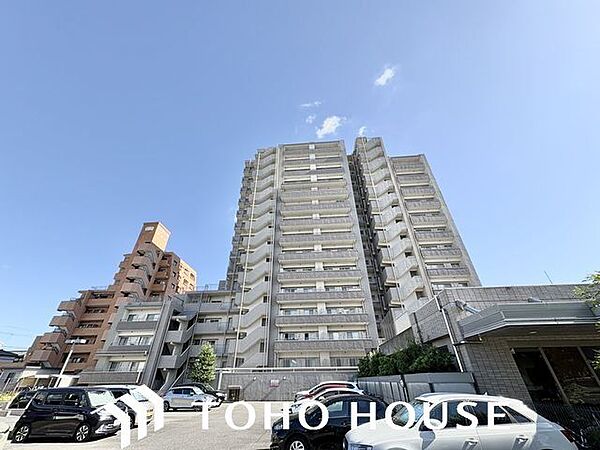 爽やかな青空の下に贅沢なほどに降り注ぐ陽光、豊かな居住性。クオリティが見事に調和した住空間。