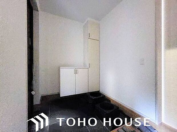玄関はお家の顔としてすっきりとした素敵な空間に。印象のよい玄関は爽やかな住まいへの入り口です。