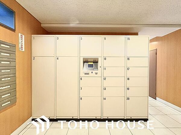 宅配ＢＯＸ。お仕事やお出かけで荷物が受け取れない時も大変便利です。
