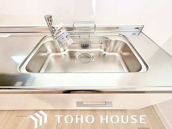 調理器具や食器類もゆったり洗えるシンクが嬉しいですね。