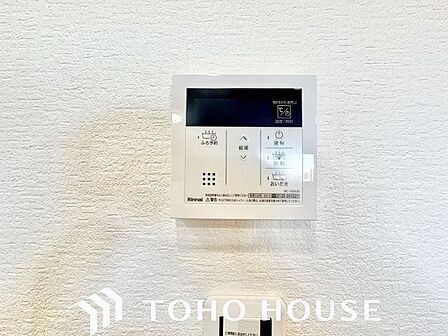 キッチンから追炊きができるリモコン。多彩な機能満載のリモコンは、毎日のお湯ライフをより楽しく便利に。
