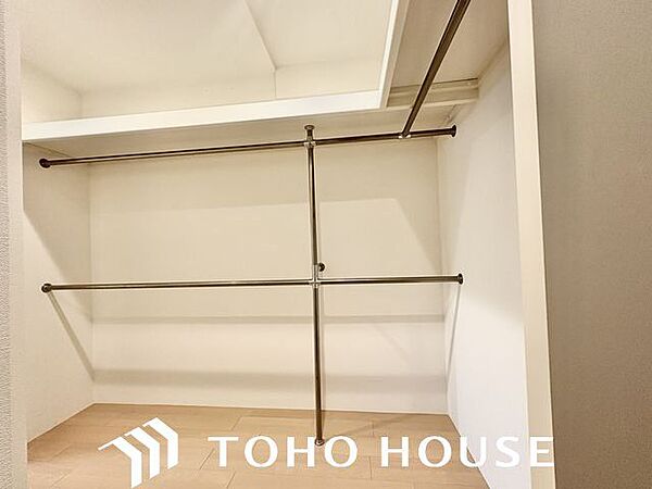 入り口が2つあり、通り抜けができるウォークスルークローゼット。身支度に要する時間を効率的に使えます。