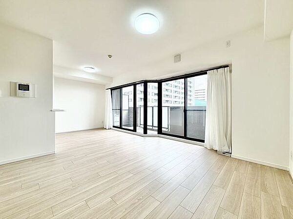 お気に入りのこの場所。いつもと変わらない週末のひととき。なんでもない朝の会話さえもとっておきの時間。