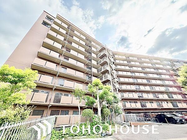 爽やかな青空の下に贅沢なほどに降り注ぐ陽光、豊かな居住性。クオリティが見事に調和した住空間。