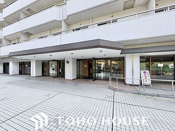 外と内をつなぐエントランスは、まさに顔となる場所。満ち足りたプライベートシーンへと誘う気品があります。